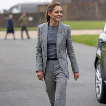 У вашому гардеробі має бути такий костюм, як у Кейт Міддлтон