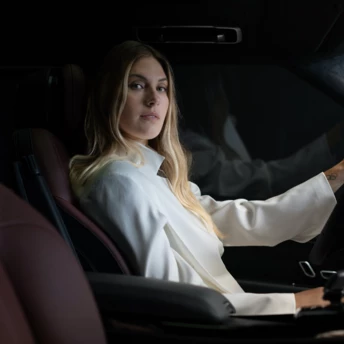 Швидка й динамічна: зірка фехтування Ольга Харлан тестує Range Rover Sport 