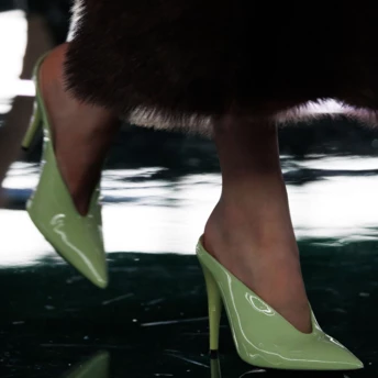 Кольорові туфлі з 2000-х — найгламурніший тренд цієї осені 