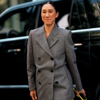 Як і чому варто носити святкові спідниці у сірі будні