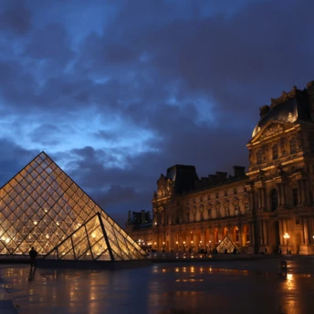 У Парижі пограбували Лувр: що відомо