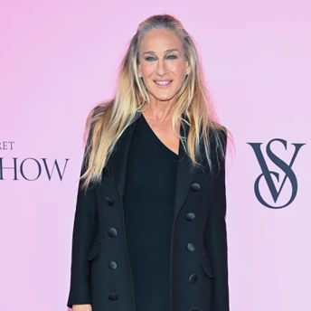 Відросле сиве коріння Сари Джесіки Паркер: новий урок стилю та самосприйняття