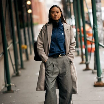 Streetstyle: 5 наймодніших образів з білими кросівками, які варто втілити цього сезону