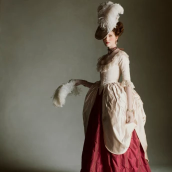 Як сучасні дизайнери переосмислили культові костюми з фільмів: від "Марії-Антуанетти" до "Великого Гетсбі"