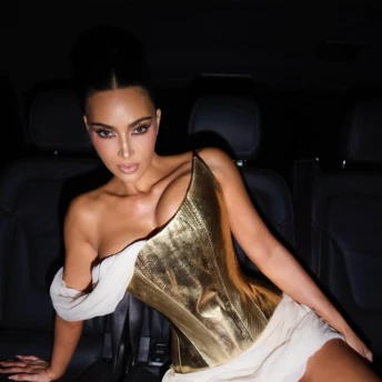 Кім Кардаш'ян відсвяткувала день народження у двох ефектних образах