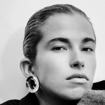 Базовий мінімум, розкішний максимум: б'юті-образи для тих, хто обожнює естетику old Celine та The Row