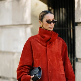 Червоний — головний колір цієї осені: як додати його у гардероб