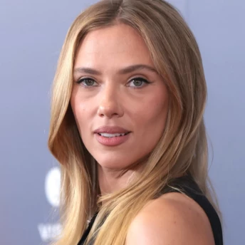 Скарлет Йоганссон демонструє найкращу стрижку після 40 років