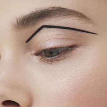 Розкриваємо секрети правильного макіяжу очей для жінок віком 50+