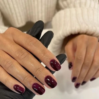 Знайдена ефектна осіння альтернатива нюдовому манікюру