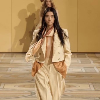 Як носити смугасті штани цього сезону: 7 наймодніших прикладів з подіумів