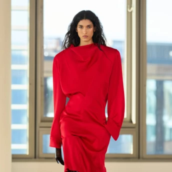 Цього сезону ми обираємо квадратні чоботи — і ось 6 способів носити їх уже зараз