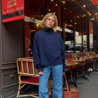 Светри з високою горловиною: 5 наймодніших і вічних моделей, які вже носять модниці