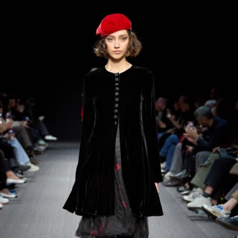 Червоні балетки — найпростіший спосіб освіжити образ цього сезону