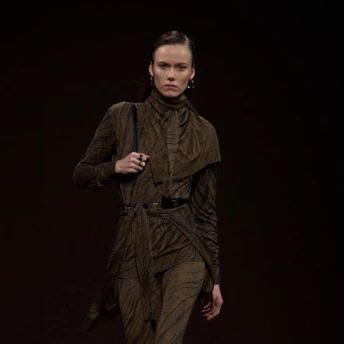 Довга блуза + легінси — найкраще поєднання цієї зими: 5 наймодніших образів