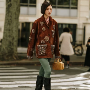 Трендові черевики з ремінцем: які моделі вибрати і як носити цього сезону