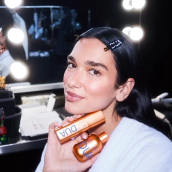 Дуа Ліпа запустила лінію догляду за шкірою DUA разом з Augustinus Bader