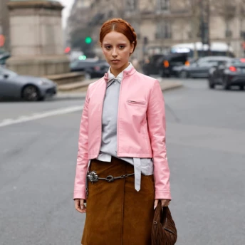 Рожевий + коричневий — найкраще поєднання цієї зими: показуємо 6 стильних образів 