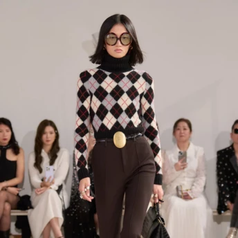 4 светри в стилі препі, які потрібні нам усім цього сезону