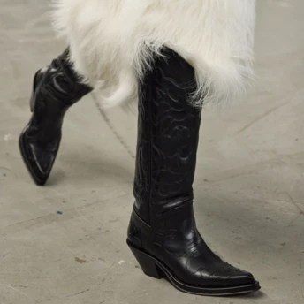 Ці чоботи знову модні – у своїй найкращій мінімалістичній версії