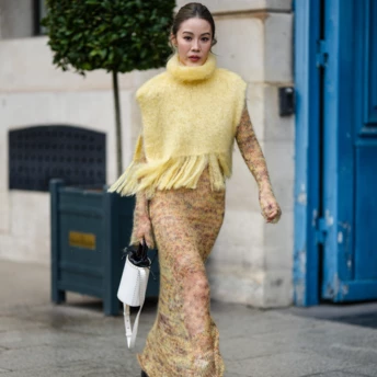 Чоботи на невисокій танкетці — найпрактичніше та найцікавіше взуття цієї зими