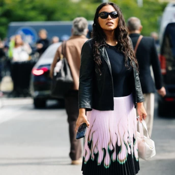 Вінтажна спідниця Prada — річ, за якою полюють усі модні інсайдери