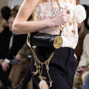 Ця сумка – мікротренд, який стане головною покупкою зими 2025/2026