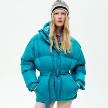 Сезон контрастів: яскраві пуховики Ienki Ienki змінюють зимовий гардероб