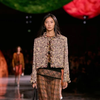 Цей жакет — вишукана класика зимового гардероба