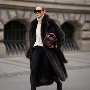 Показуємо 5 наймодніших хутряних пальт, які всі шукають