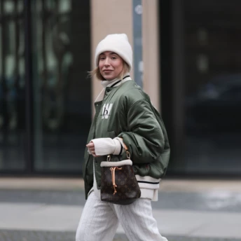 Це хутряне взуття — найкраща альтернатива класичним мокасинам, яку ми обираємо цієї зими