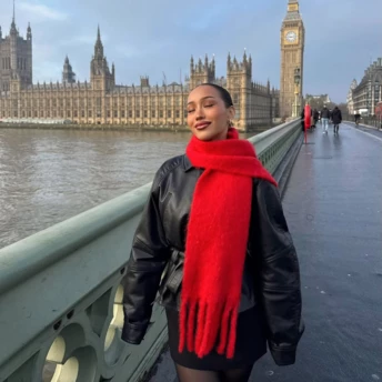 Від хутряних до смугастих: 5 наймодніших шарфів цієї зими