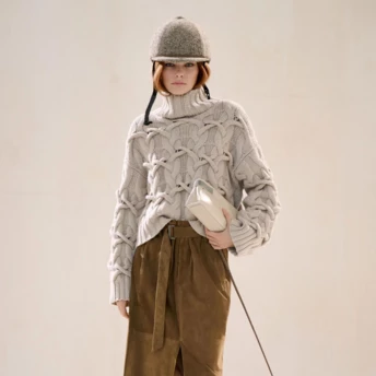 6 ідей, як носити замшеву спідницю взимку та виглядати елегантно щодня