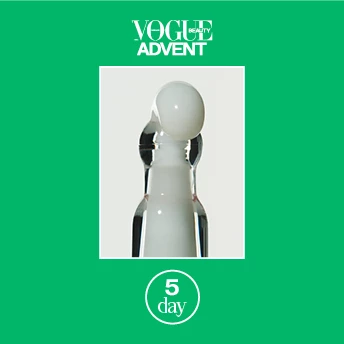 Найпотужніша сироватка, яка наочно змінює шкіру. Vogue Beauty Advent, День 5