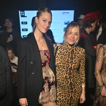 Бʼюті-образ для майбутніх мам: приклад Сієнни Міллер