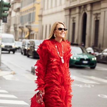 У чому зустріти 2026-й рік: червона сукня — головна окраса новорічної ночі 