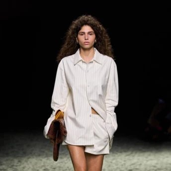 Чоботи-панчохи на плоскій підошві — елегантний мастхев цієї зими