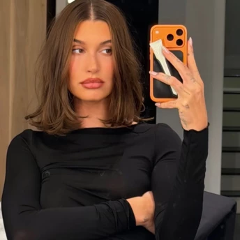 Нова стрижка Гейлі Бібер — тренд 2026 року, який пасує й у 20, і у 70