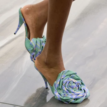 Взуття з 3D-квітами – аксесуар, без якого не обійтися у 2026 році