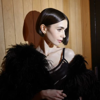 Елегантний боб Лілі Коллінз — нове натхнення зимового сезону