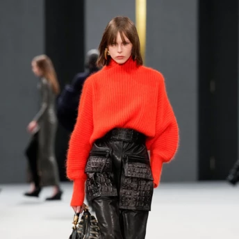 Цього сезону носимо лише червоний: светр, який змінить ваш зимовий стиль