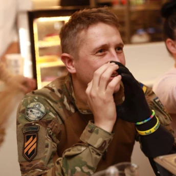 Як у UNBROKEN відроджують різдвяний вертеп для ветеранів