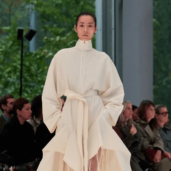 Це пальто — наймодніший верхній одяг сезону, і ось чому