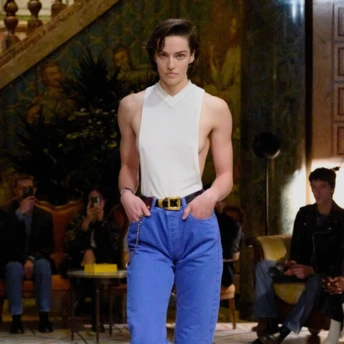 5 відтінків синього, які потрібні вашому гардеробу на весну-літо 2026