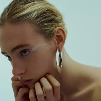 Криве дзеркало: як камери й екрани змінили наші стосунки з власним образом