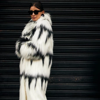 Streetstyle: хутряне пальто — головна річ у січні