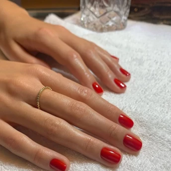 12 класичних відтінків манікюру, які ніколи не виходять з моди