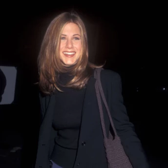 У дусі 1990-х: носимо мініспідницю, як це робили улюблені зірки 30 років тому