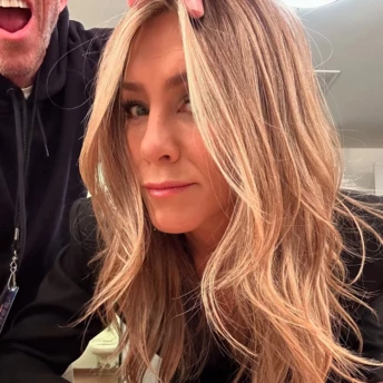 Як Дженніфер Еністон несподівано стала брюнеткою