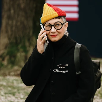 Як носити літні кольори зараз: 3 наймодніші відтінки на решту зими